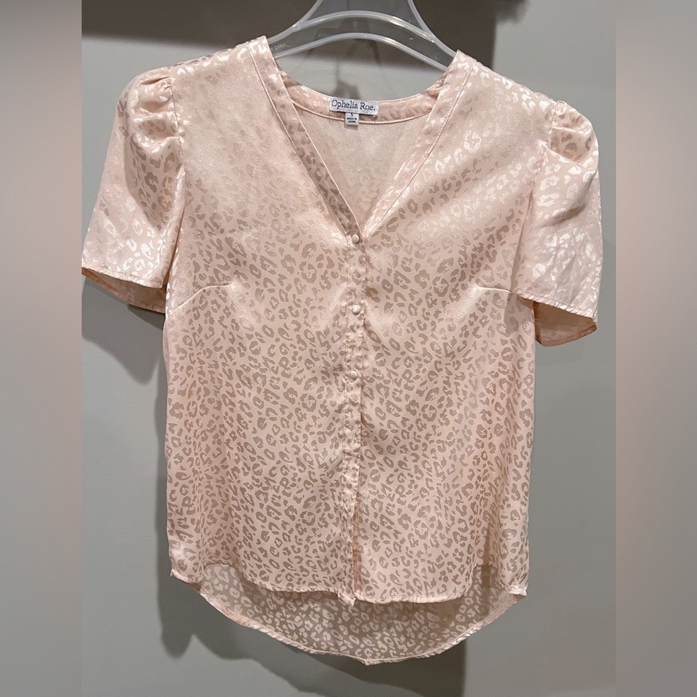 Ophelia Roe Leopard/Cheetah Print Short Sleeve Button V-Neck Blouse Size Small